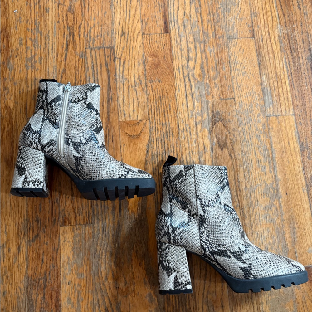 SCHUTZ Size 6.5b Women’s Leather Snakeskin Ankle Booties Block Heel Size